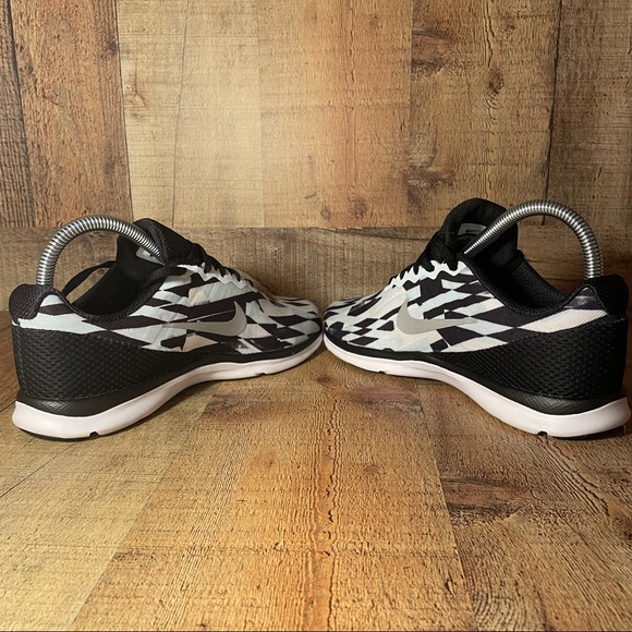 Nike Women in Season Trainer Size 6 Running Shoes - Picture 5 of 8